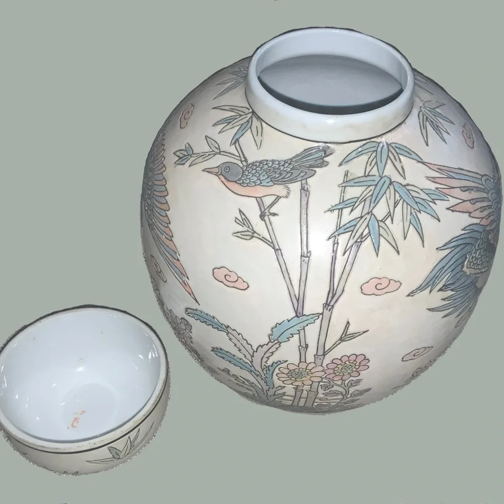Vintage Porcelain‎ Chinese Ginger Jar With Domed Lid by WBI